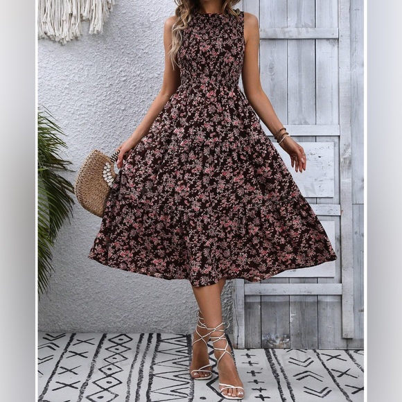 Boho Ditsy Floral Print Sleeveless Shirred Dress - Picture 2 of 9